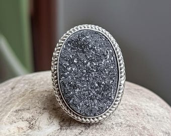 Anello con druzy nero, anello con pietra preziosa, anello importante, anello da donna, anello in argento 925, gioielli con druzy nero, anello fatto a mano, druzy nero in vendita