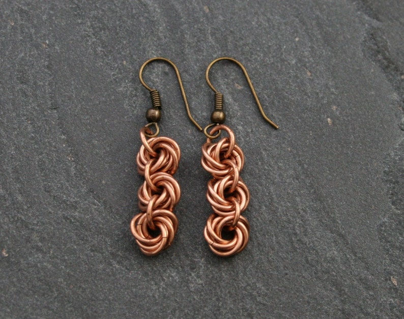 Ohrringe aus Bronze in Rosen Kettengewebe. Schmuck von KettenKunst