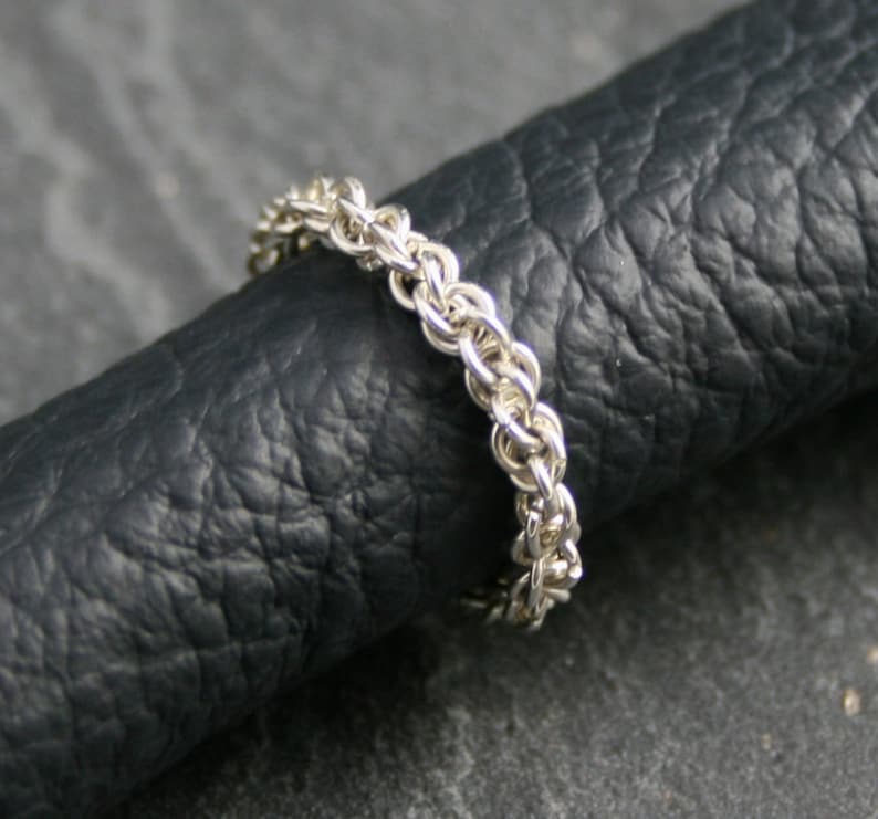 Ring aus Sterling Silber aus Kettenringen in JPL Kettengewebe. Königskette.  Schmuck von KettenKunst