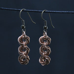 Ohrringe aus Bronze in Rosen Kettengewebe. Schmuck von KettenKunst