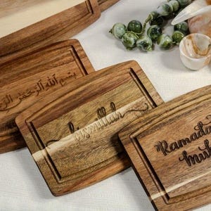 à découper personnalisée Ramadan | Décoration de cuisine islamique gravée | Cadeau de l&#39;Aïd personnalisé | Décoration d&#39;intérieur musulmane unique | Planche d&#39;Iftar du Ramadan