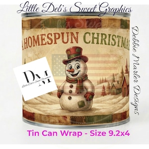 May include: A tin can wrap with a snowman in a hat and scarf, set against a winter scene with an American flag. The words "HOMESPUN CHRISTMAS" are displayed. The wrap measures 23.37 cm by 10.16 cm.