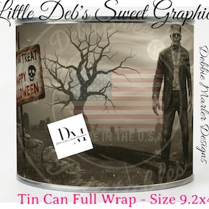 Peut inclure: Une boîte de conserve cylindrique avec un motif d'Halloween. Le design comprend un personnage de type Frankenstein, un cimetière, un arbre nu et une enseigne indiquant "Happy Halloween". La boîte est étiquetée "Little Deb's Sweet Graphics". Mesure 23,37 cm x 10,16 cm.