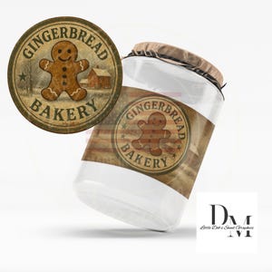Op de afbeelding: Een heldere glazen pot met een bruin deksel en een etiket met de tekst "Gingerbread Bakery". Het etiket toont een peperkoekmannetje en een illustratie in vintage stijl. Een aparte ronde sticker met hetzelfde ontwerp is ook zichtbaar.