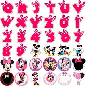 Puede incluir: Una colecci&oacute;n de letras, n&uacute;meros e im&aacute;genes de personajes rosas. Las letras y los n&uacute;meros tienen lazos de lunares blancos. Tambi&eacute;n se incluyen im&aacute;genes de Minnie Mouse y Mickey Mouse, junto con c&iacute;rculos decorativos y globos.
