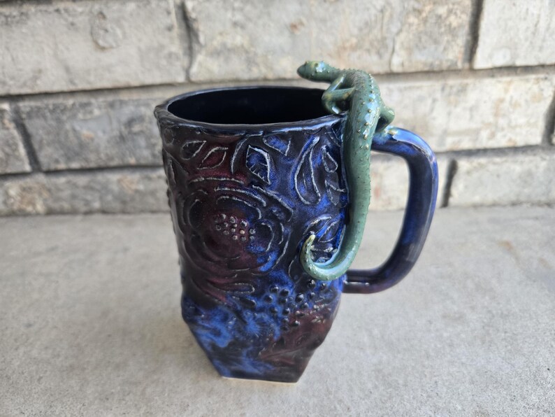 Large Floral Lizard/Frog Mug Lizard on milkyway
