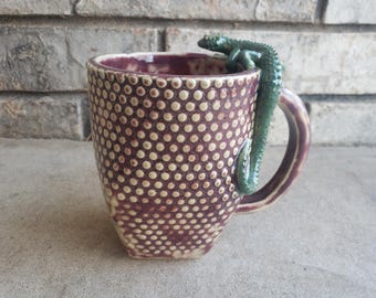 Pokadot Maroon Lizard Mug