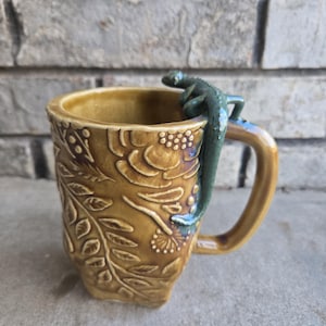 Large Floral Lizard/Frog Mug Lizard on yellow