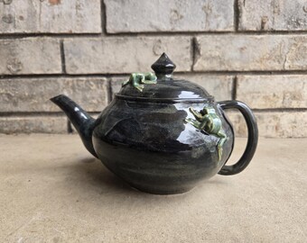 Hand-Sculpted Stoneware Frog Teapot with Strainer – Microwave Safe