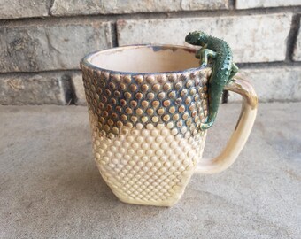 Pokadot Dual Colored Lizard Mug