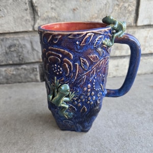 Large Floral Lizard/Frog Mug frog on redisn-blue