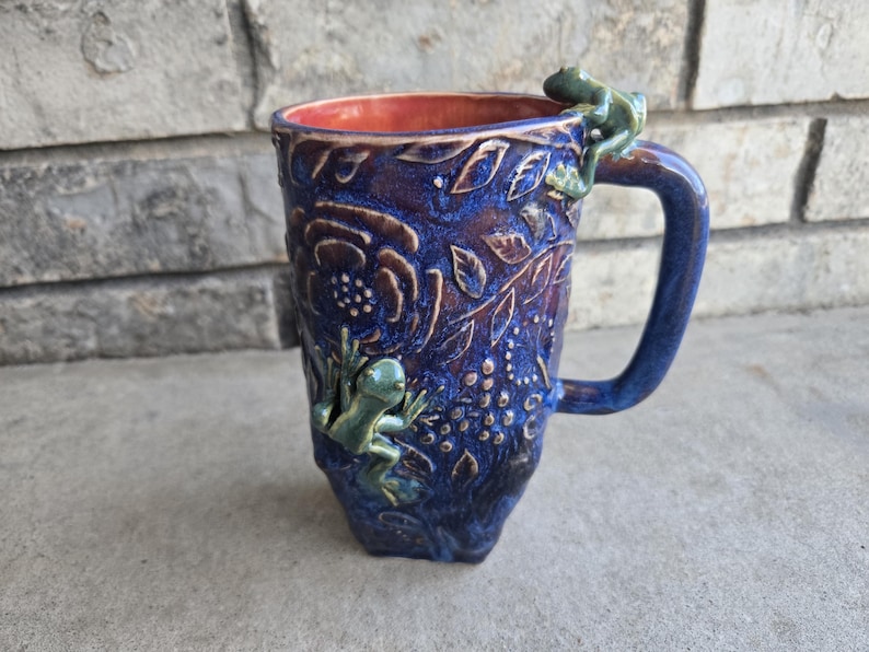 Large Floral Lizard/Frog Mug frog on redisn-blue