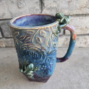 Large Floral Lizard/Frog Mug frog on rainbow
