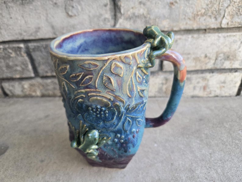 Large Floral Lizard/Frog Mug frog on rainbow