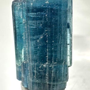 Kryształ turmalinu indykolitu w kolorze niebieskim: naturalny kamień szlachetny z Afganistanu (14,75 ct)