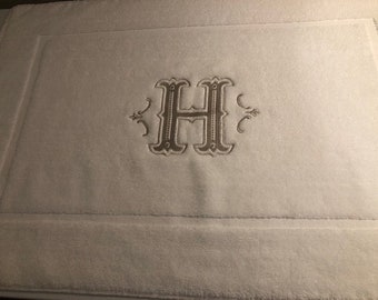 Monogrammed bath mat, white, your choice of color for monogram