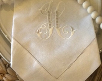 Napkins | 100% linen | monogrammed | white or ecru | thread color of your choice