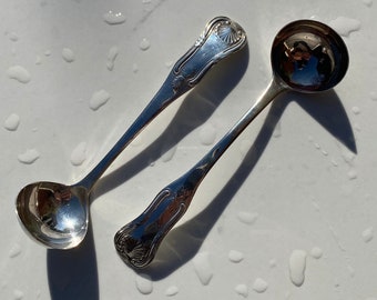 1834-39 Jacob Wood of NYC King's Pattern Coin Silver Sauce Ladle Pair Retailed by Edward Rockwell (54 g)