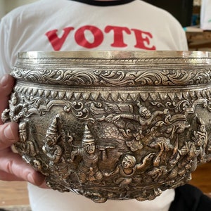 1880-1920 Shan Sterling Silver Repousse Eastern Burmese Zodiac Thabeik Bowl