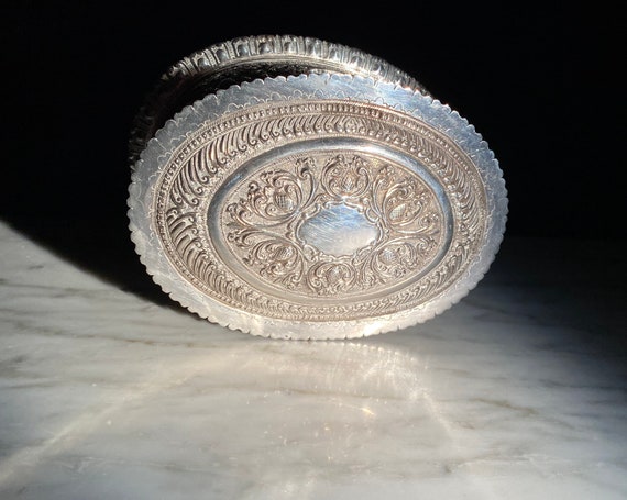 Antique Burmese Solid Silver Covered Box (267 gra… - image 9