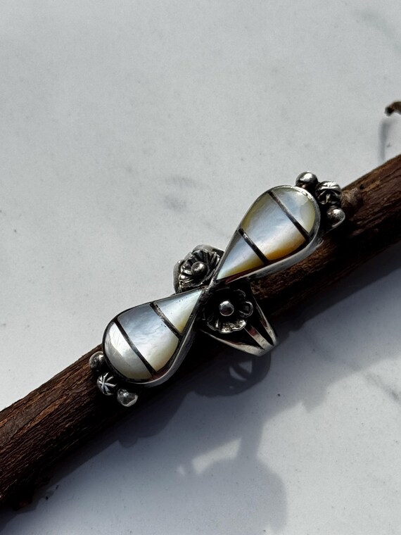 ヴィンテージ ズニ スターリングシルバー リング – MOP インレイ