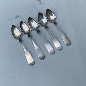 c. 1830 Edward P Pratt of Chillicothe, Ohio American Coin Silver Teaspoon Set (5) (96 g)