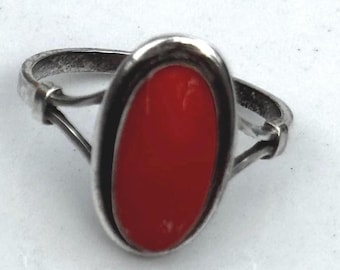 Anello vintage in argento sterling – Corallo – Argento massiccio .925 – 2 grammi, misura 4,25 (2 g)