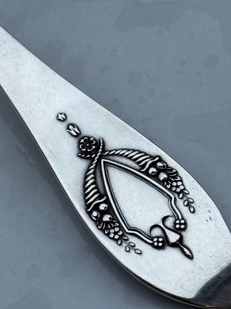 1905 Rogers, Lunt och Bowlen från Greenfield, MA Tesked i sterlingsilver med mönster 'Mt Vernon' (54 gram) bild 2