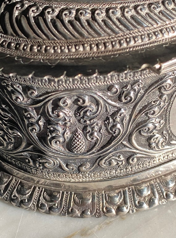 Antique Burmese Solid Silver Covered Box (267 gra… - image 6