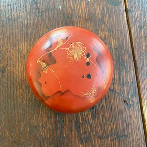 1935 Shōwa Japanese Maki-e Lacquerware Dresser Box in Red, Black, and Gold