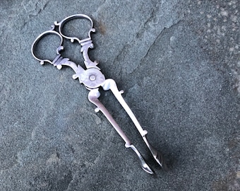 C. 1750 English Sterling Silver Sugar Tea Tongs (45.1 g)