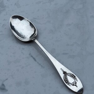 1905 Rogers, Lunt och Bowlen från Greenfield, MA Tesked i sterlingsilver med mönster 'Mt Vernon' (54 gram) bild 1