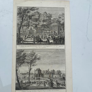 May include: A black and white engraving depicting a historical scene. The top image shows a group of people gathered in a park, with a building in the background. The bottom image shows a procession of people walking through a gate, with a building in the background. The text in the image reads "De Miele der hud VLISSINORK aan Zyne Nogheid der de Cé Ayd Magiferase ser Kad sangeboden" and "Nagtige Farykay mayne Hoegheid binwn de Mad Verosinonn Door de Remmdins Prere".