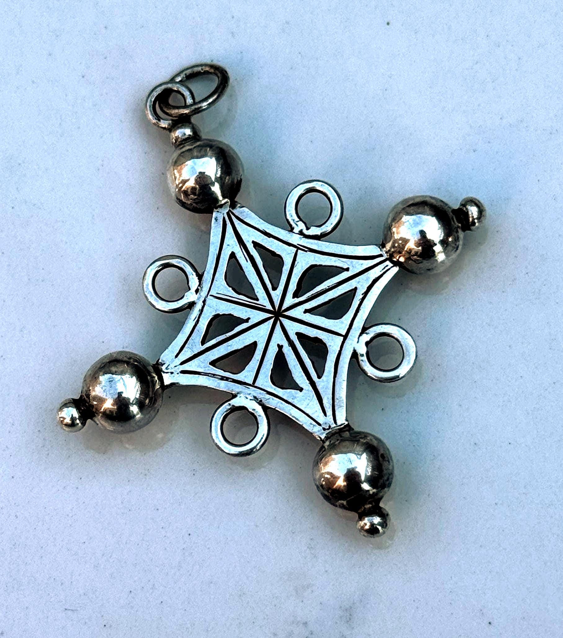 Tuareg Berber Silver Pendant – Geometric Diamond Amulet, Tribal
