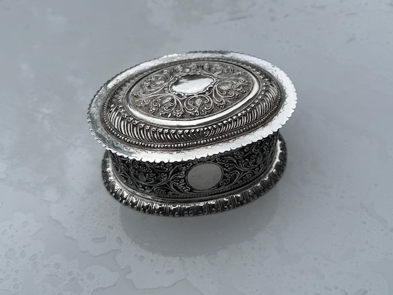 Antique Burmese Solid Silver Covered Box (267 gra… - image 1