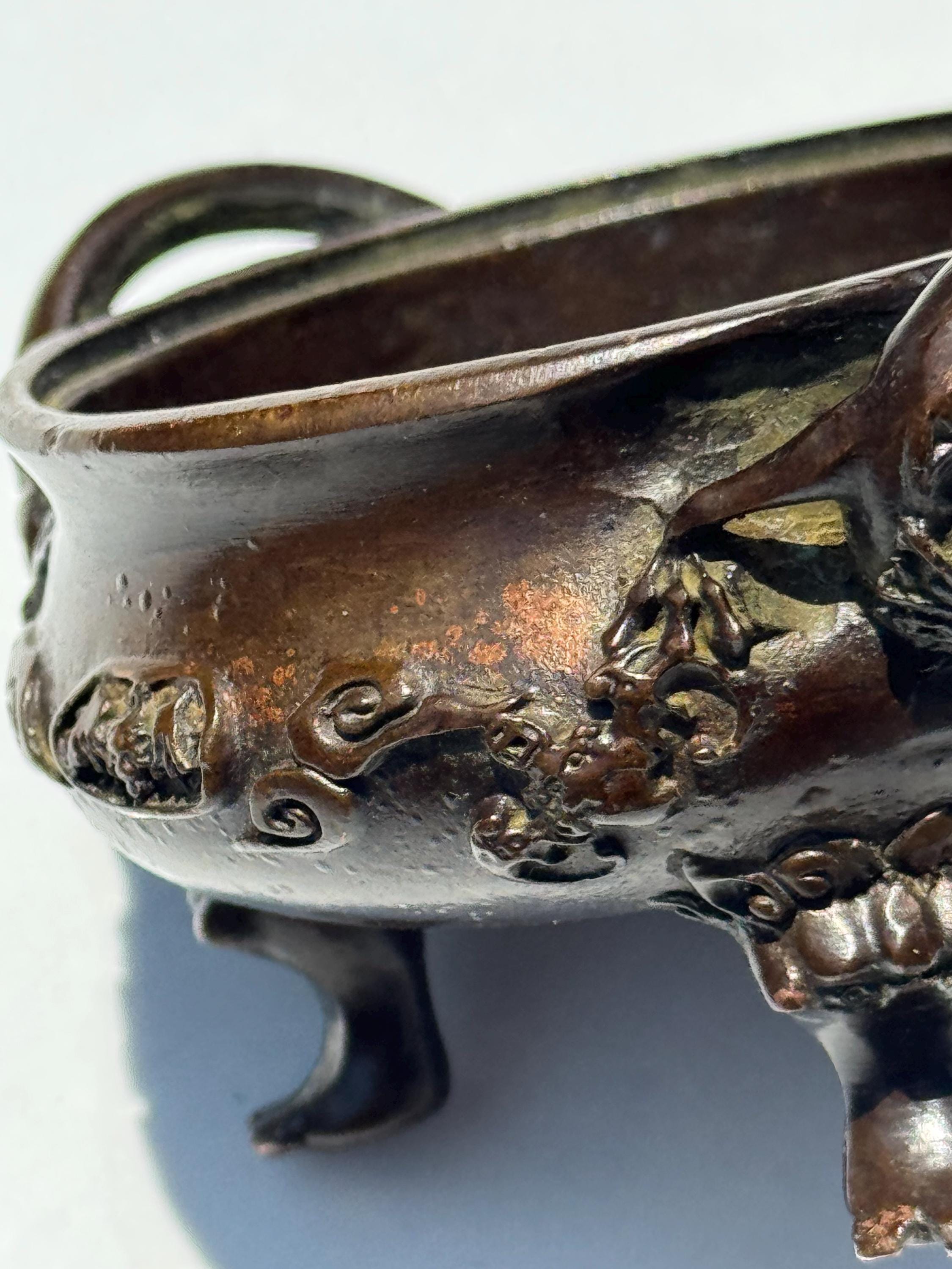 明代青銅香炉（龍の柄、獅子の足、コウモリのモチーフ付き、中国骨董品