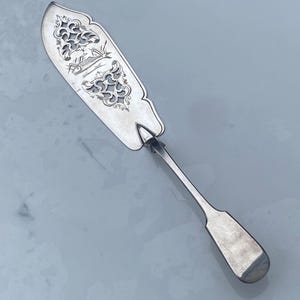 1900 Anthony Burton of Sheffield Silver Plated Fiddle Handle Fish Slice