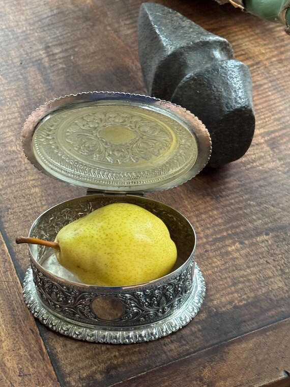 Antique Burmese Solid Silver Covered Box (267 gra… - image 2