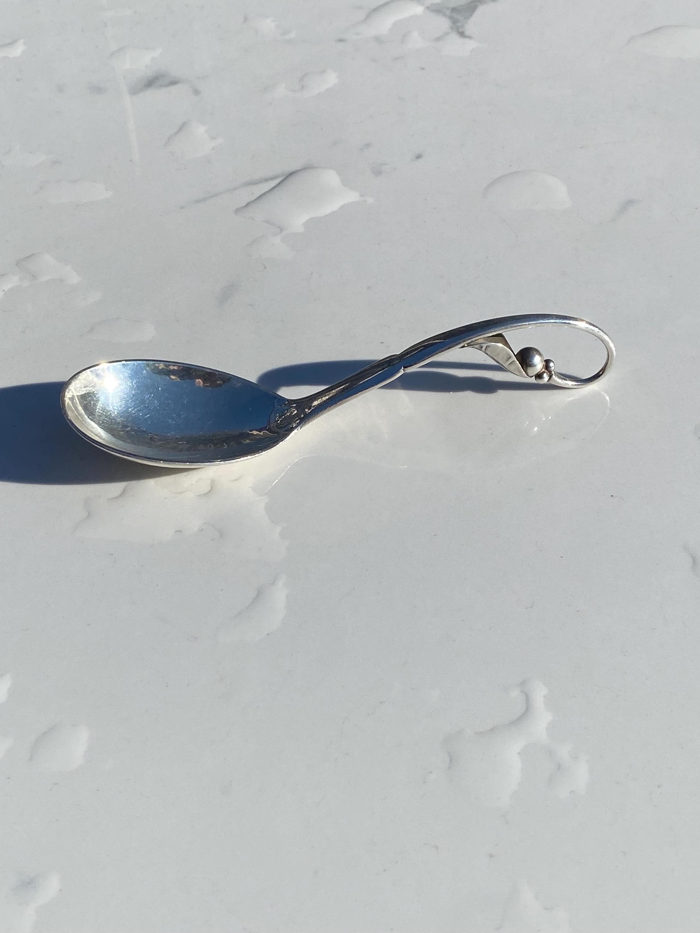 ジョージ ジェンセン製スターリングシルバー シュガースプーン No.21