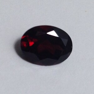 1.25 Ct Garnet Oval Cut