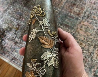 1890-1910 Meiji Japanese Sanju Saku Shibiuchi and Mixed Metals Vase with Chrysanthemums