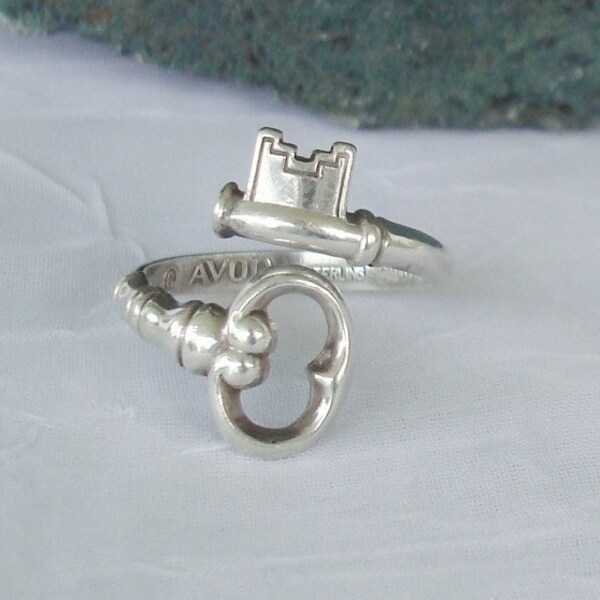 SALE Vintage Sterling Silver Skeleton Key Bypass Spoon Ring  dmfsparkles