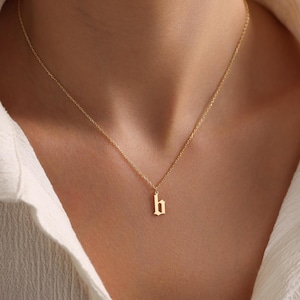 Collar con inicial en inglés antiguo de 14 quilates • Colgante con inicial en minúsculas de tipografía gótica • Joyería inglesa antigua de oro macizo • Regalo de cumpleaños personalizado para ella