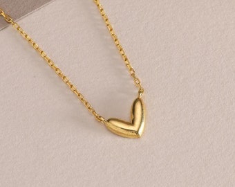 Solid Gold Tiny Heart Necklace, Dainty 14K Gold Heart Necklace, Love Necklace for Girlfriend, Minimalist Heart Jewelry,  Mom Birthday Gift