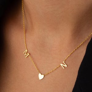 Collar de corazón con doble inicial en oro de 14 quilates, collar con dije de dos letras en oro macizo, joyería de corazón personalizada para mujer, regalo personalizado para ella