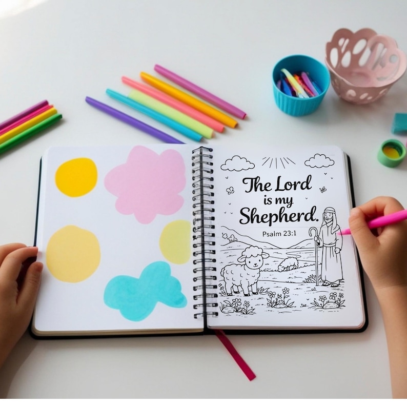Puede incluir: Un libro para colorear abierto con el texto "The Lord is my Shepherd" y una ilustraci&oacute;n de un pastor y ovejas. Formas de colores y bol&iacute;grafos de colores rodean el libro. Una mano est&aacute; coloreando la ilustraci&oacute;n con un bol&iacute;grafo rosa.