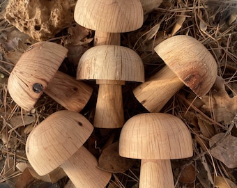 Holzpilz - Gedrechselte Holzdekoration - Herbstliche Wohndekoration - Eichenholzskulptur - Handarbeit