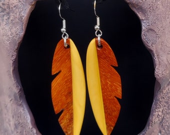 Yellowheart and Hormigo wood feather earrings 014