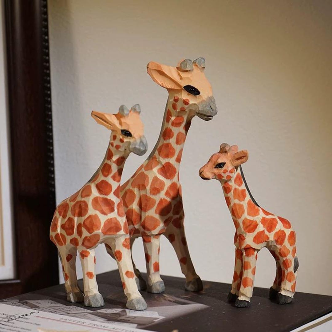 4インチ手彫り木製キリン置物、デスク装飾ギフト、かわいいキリン木製