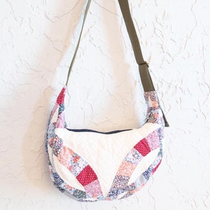 Bolsa vintage em formato de crescente, bolsa de ombro reciclada feita à mão, feita sob encomenda